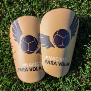 Espinilleras medianas de futbol hechas para futbolistas y porteros de futbol